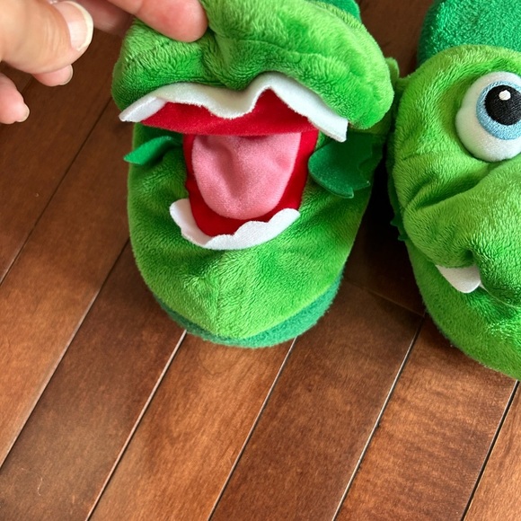 Stompeez Green Crocodile Alligator Plush Slippers Youth Medium - Picture 2 of 6